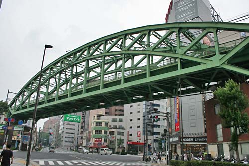 �������t�߂̍���